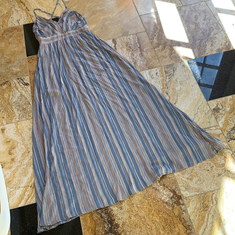 Angie cross back vertical stripe maxi denim blue/white/pale peach VGUC no flaws